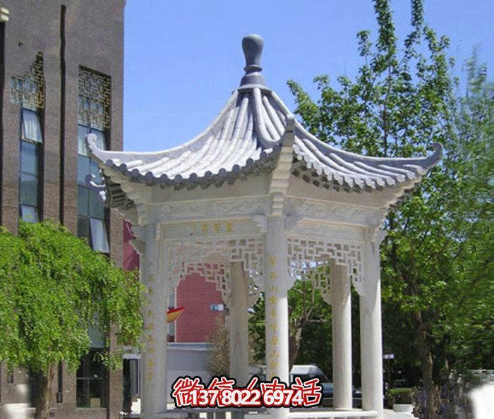 精美漢白玉鏤空涼亭，為校園休息區(qū)提供清涼休息空間
