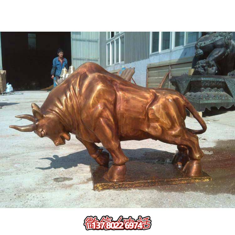 高雅精致的華爾街牛銅雕塑，點綴園林景觀