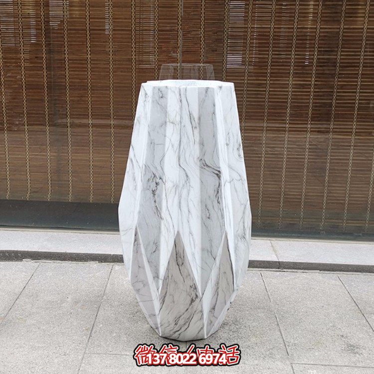 天然大理石雕刻花盆，為酒店裝飾添彩