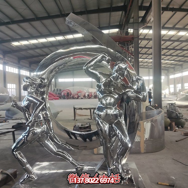 不銹鋼鏡面抽象雕塑，激發(fā)運動與園林景觀的靈感