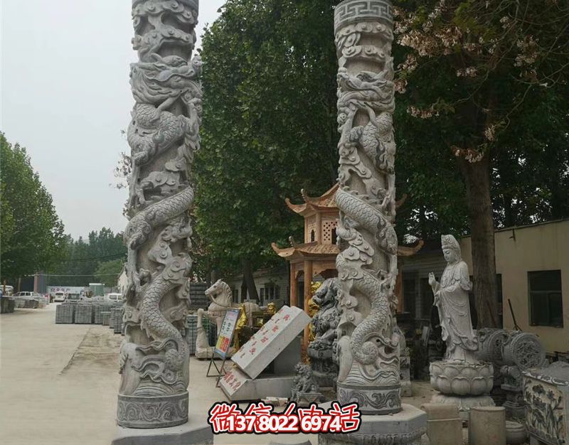 龍柱石雕，裝點寺廟門前