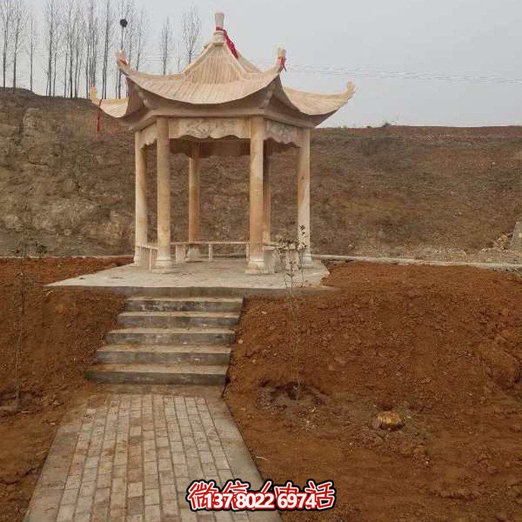 色彩斑斕的晚霞紅涼亭，讓您享受中式園林的繽紛景點