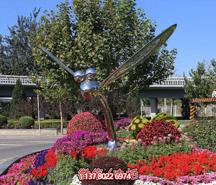 大型不銹鋼蜻蜓雕塑，給城市花園添彩
