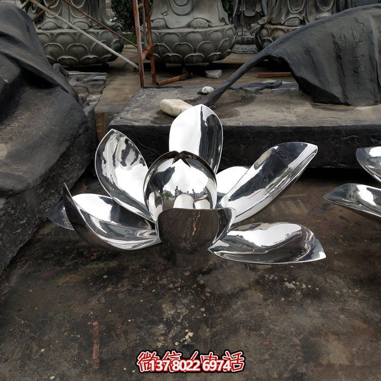 藝術(shù)融入公園，炫彩不銹鋼鏡面荷花雕塑