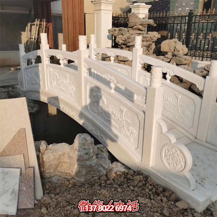 精美大理石雕刻欄桿，為景區(qū)公園拱橋添加裝飾美感和防護功能