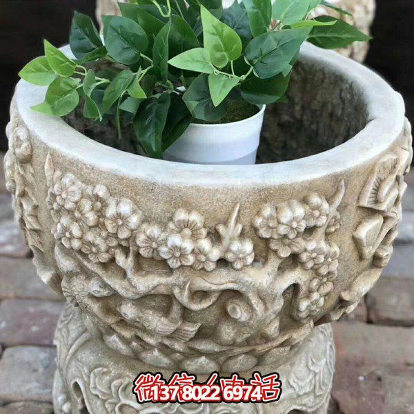 精美藝術石雕花盆，讓繁復多彩的花紋與浮雕結合，打造出精美的大理石雕塑