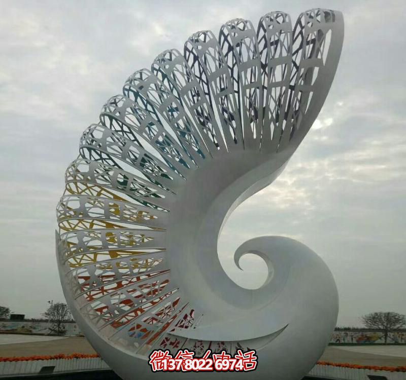 不銹鋼鳳凰雕塑，抽象而鏤空