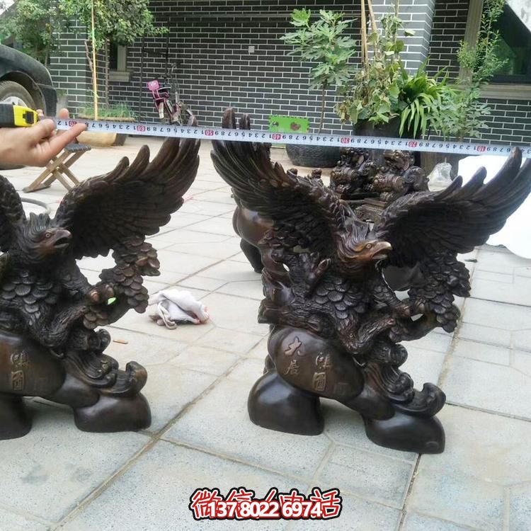 玻璃鋼老鷹雕塑，個(gè)性擺放商場裝飾