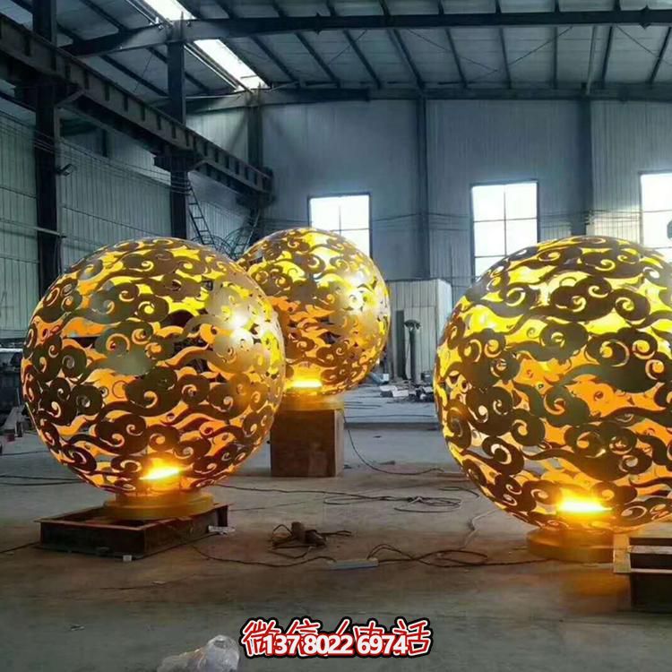 創(chuàng)意不銹鋼鏤空景觀擺件，為廣場帶來濃濃的藝術氣息