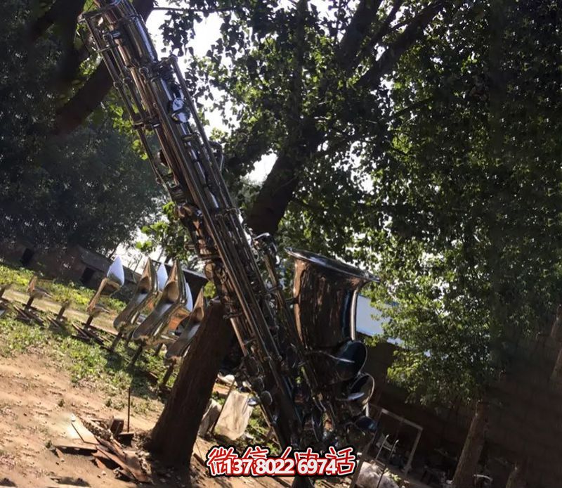 不銹鋼薩克斯樂(lè)器戶外雕塑