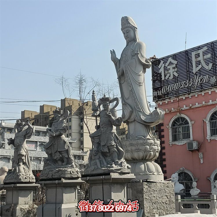 精美關(guān)公、佛像和石獅子雕刻，青石裝點(diǎn)美化廣場(chǎng)