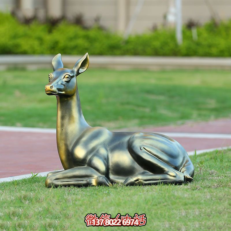不銹鋼仿銅睡鹿雕塑，點(diǎn)綴戶外廣場(chǎng)草坪