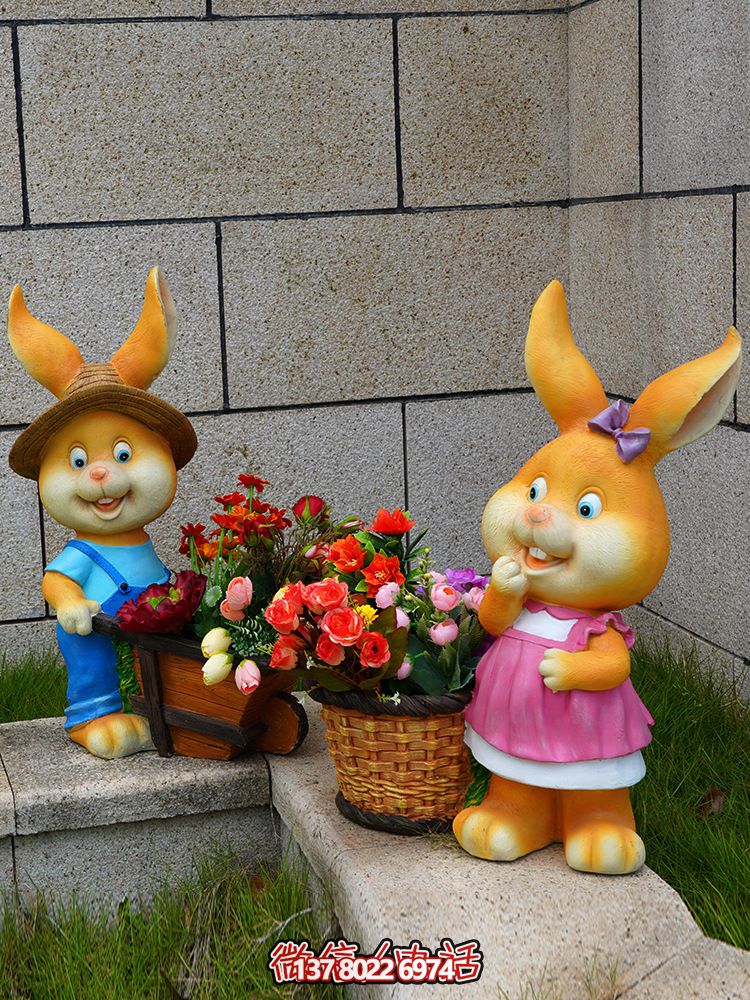 玻璃鋼彩繪只兔子雕塑，為庭院增添精彩