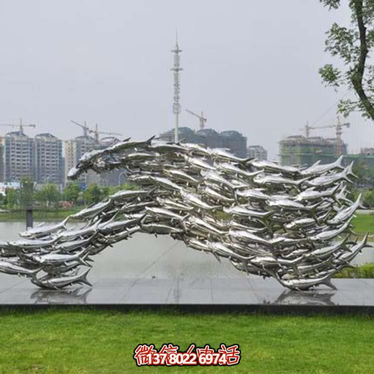 品位非凡的不銹鋼戶(hù)外雕塑鏡面魚(yú)群景觀