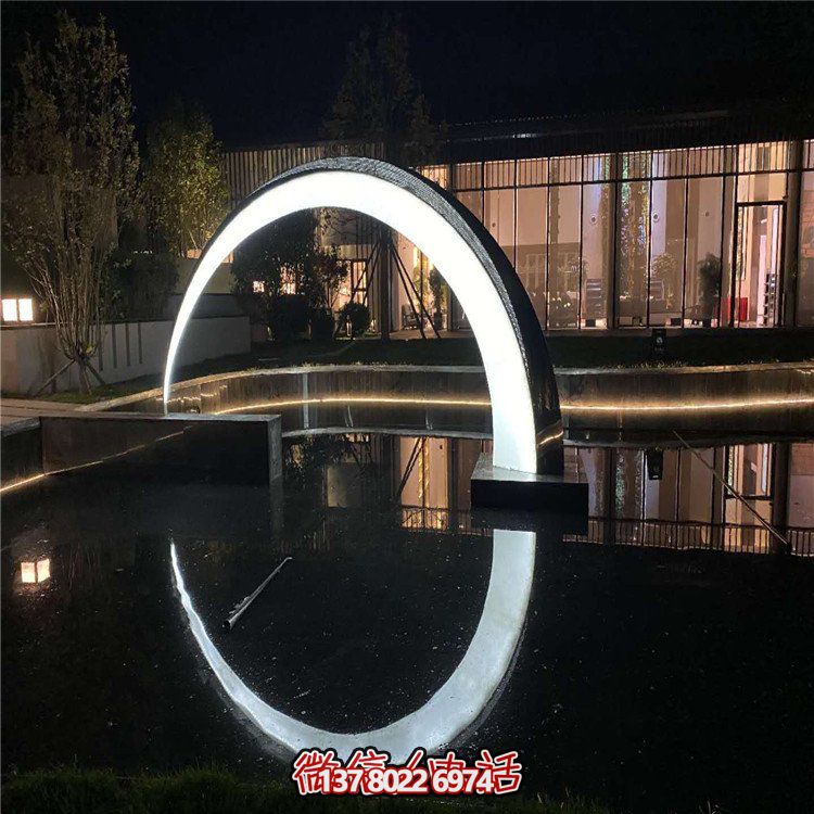 不銹鋼發(fā)光圓環(huán)雕塑，點(diǎn)亮戶外園林景觀