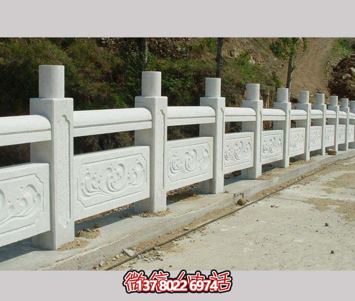 漢白玉欄桿石雕，為景區(qū)山道增添美感