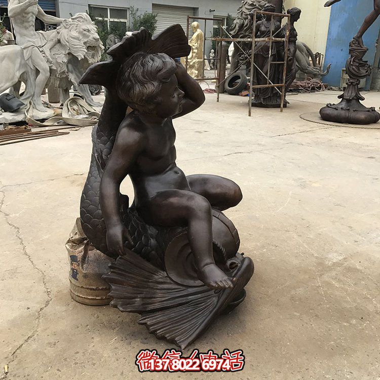 創(chuàng)意銅雕魚坐椅，讓兒童享受景觀之美