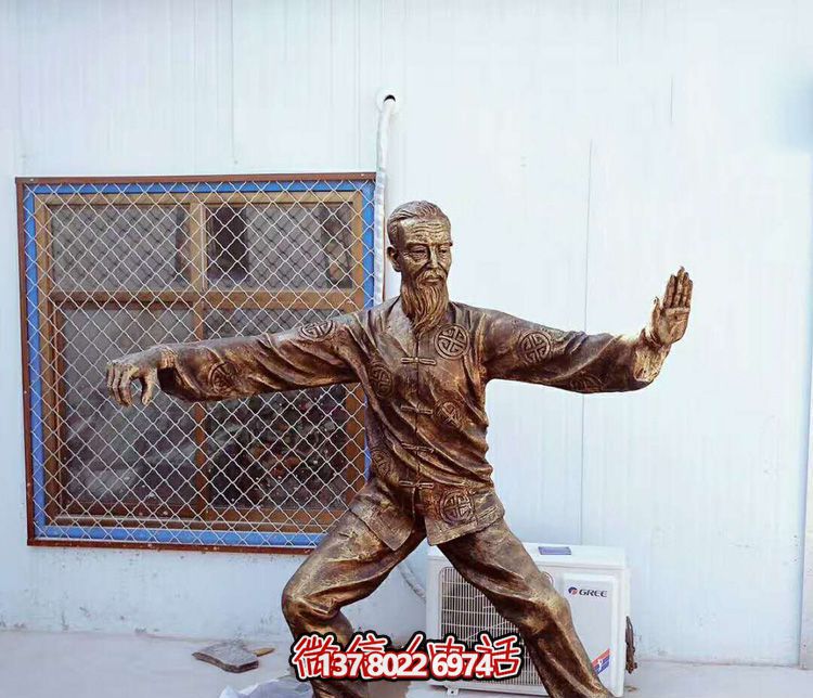 太極拳老人銅雕，讓景區(qū)更加精彩