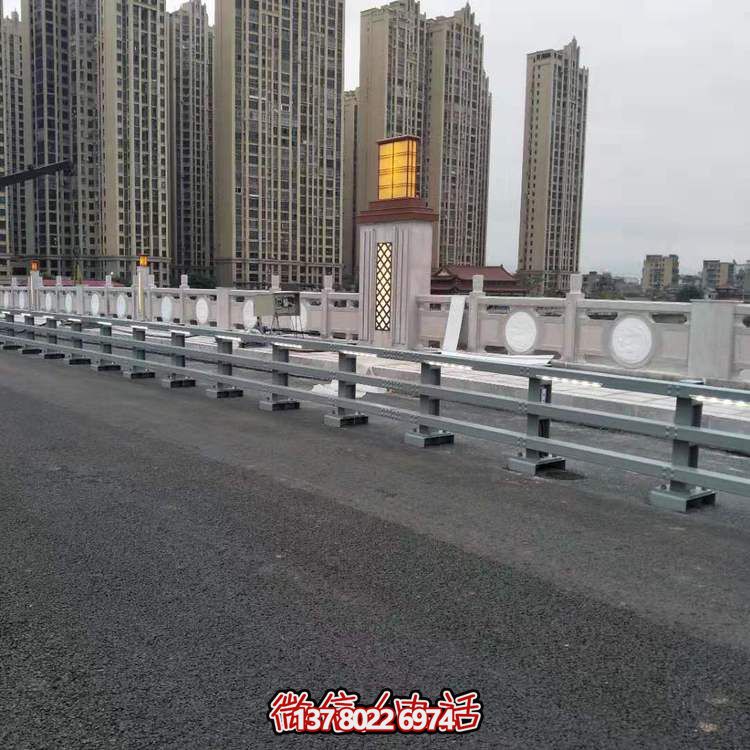 大理石護欄雕塑，為街道景觀帶來精美絕倫