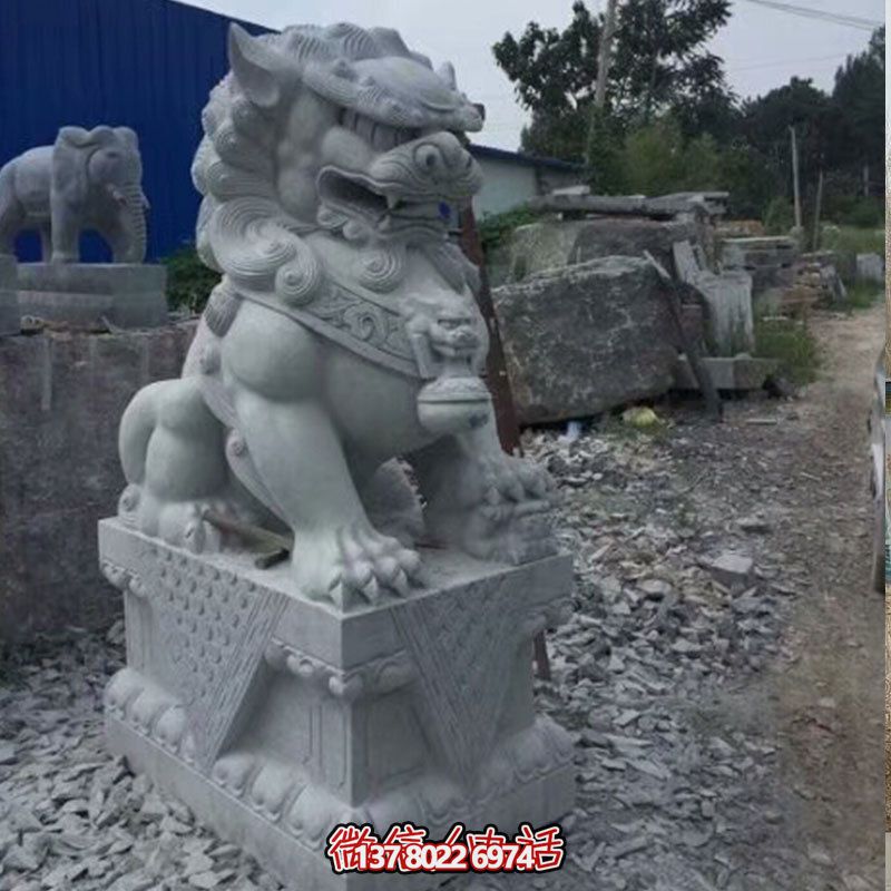 獅子雕塑鎮(zhèn)宅辟邪，美觀大方
