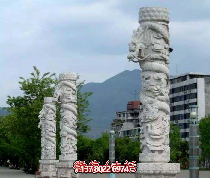 集大理石、石雕、龍柱于一體的大理景觀廣場