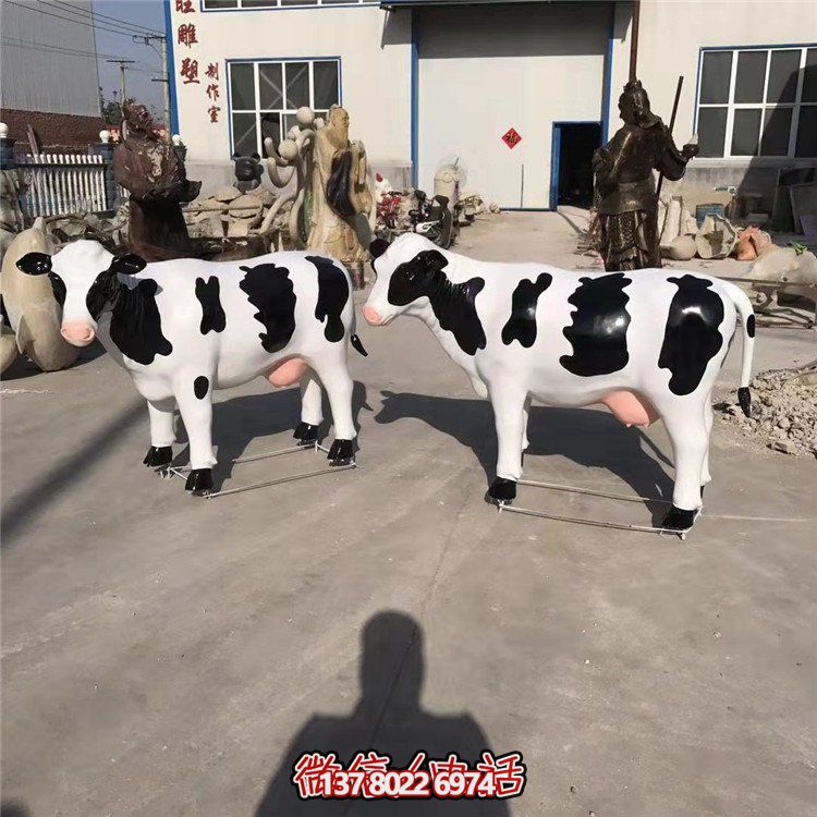 玻璃鋼制仿真動(dòng)物奶牛雕塑——讓你體驗(yàn)真實(shí)動(dòng)物世界