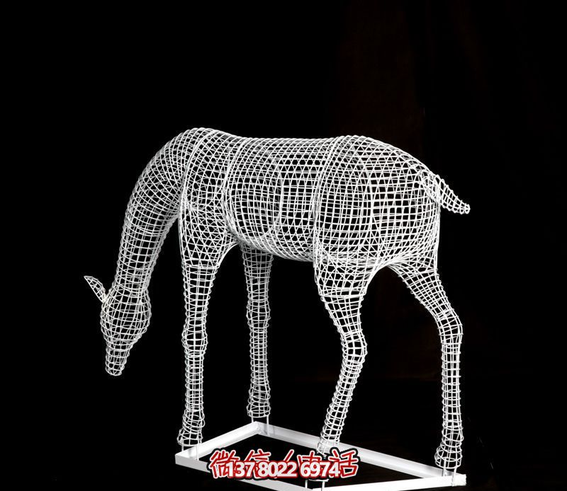 鐵藝梅花鹿雕塑，鏤空低頭更具韻味