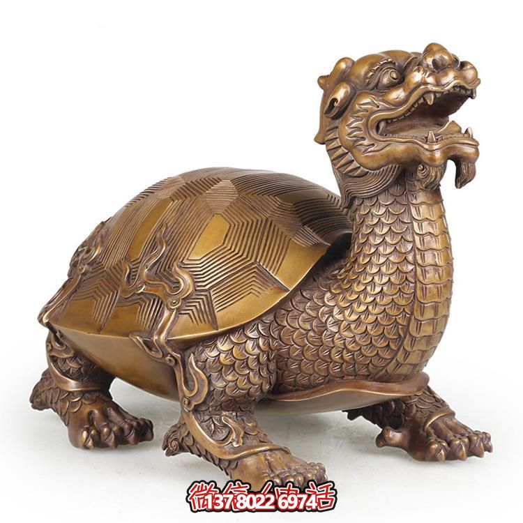 巨型銅雕龍龜?shù)袼?，拙樸寺廟裝點(diǎn)