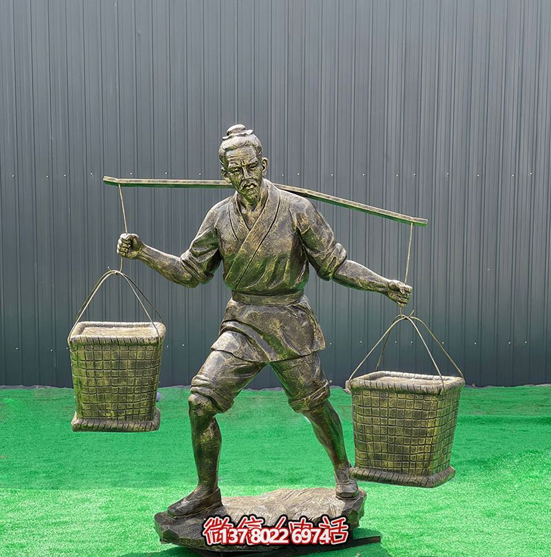 仿銅雕塑，勤勞農(nóng)耕人物雕塑，裝飾庭院玻璃鋼挑擔(dān)子