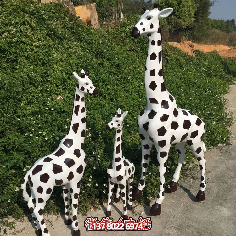 長頸鹿玻璃鋼雕塑，珍藏一家三口的美好回憶