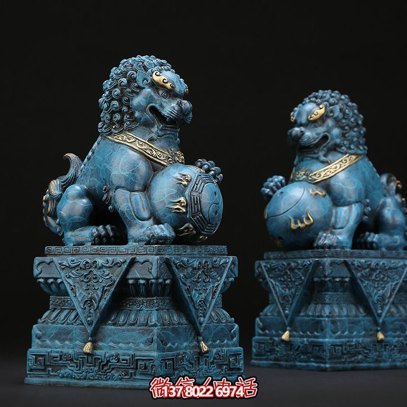 仿古青銅獅子雕塑，為景區(qū)創(chuàng)意增添古樸色彩