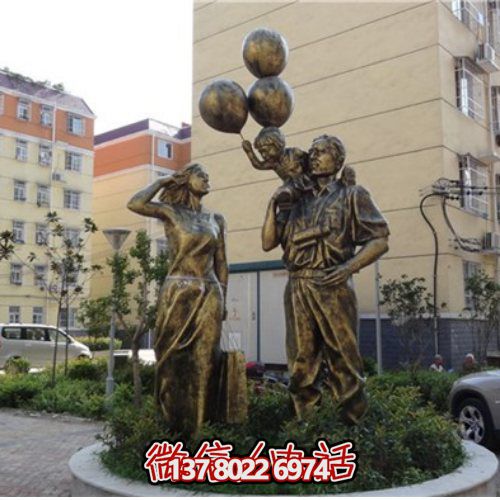 玻璃鋼仿銅人物雕塑，讓您的小區(qū)環(huán)境更加完美！