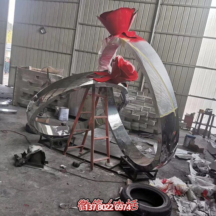 不銹鋼戶外雕塑戒指，鏡面反光