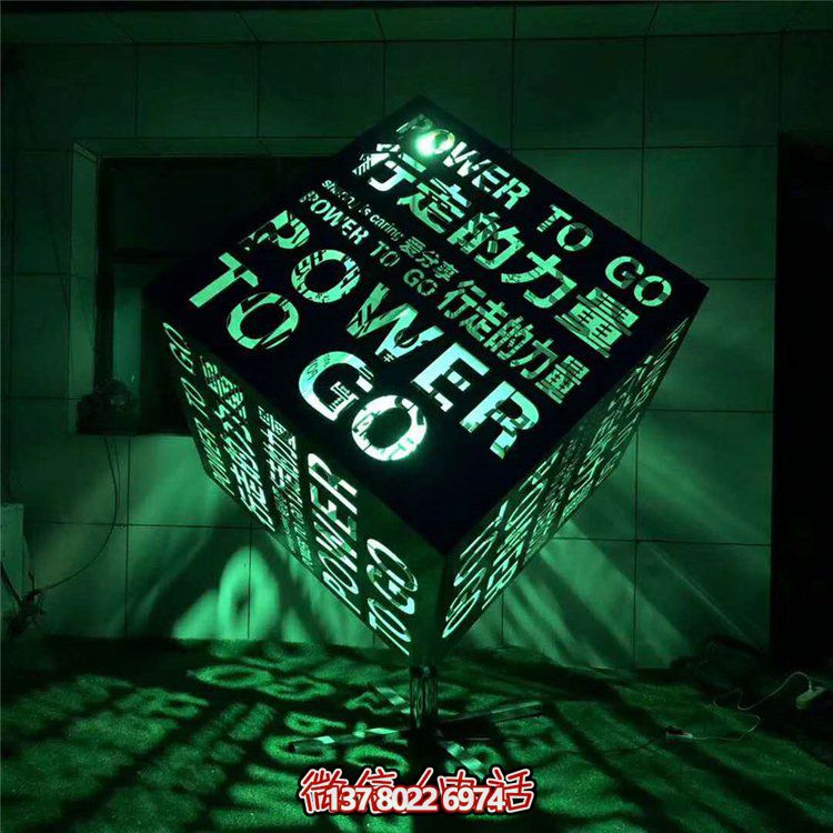 不銹鋼發(fā)光魔方雕塑，點亮售樓處廣場景觀裝飾