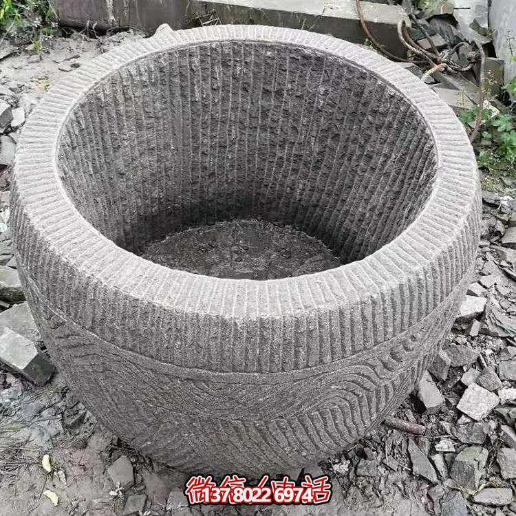 古老石槽，精致圓形養(yǎng)魚水缸