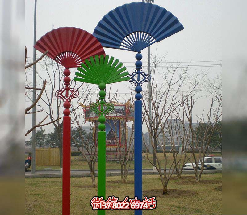 彩繪折扇雕塑，點(diǎn)綴戶(hù)外路邊創(chuàng)意空間