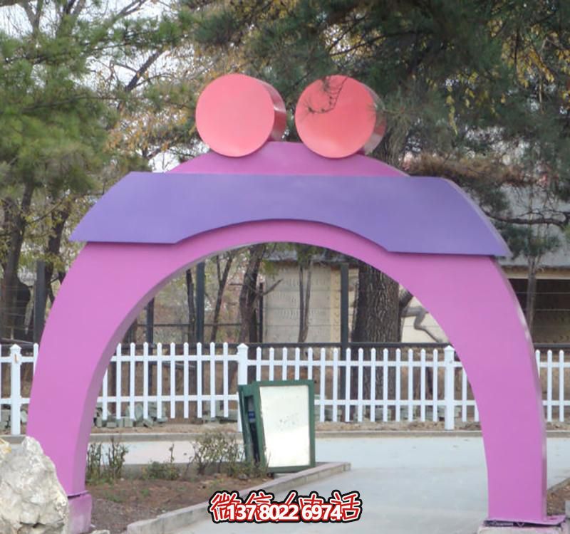 創(chuàng)意玻璃鋼愛心雕塑，裝點城市公園