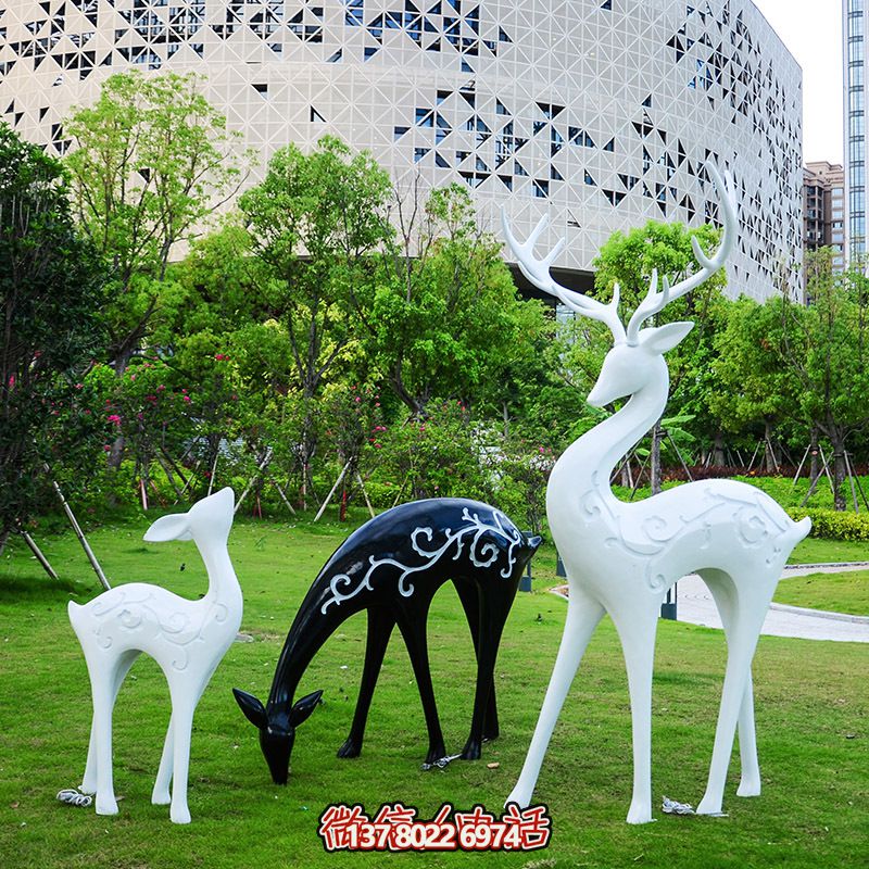 玻璃鋼彩繪黑白鹿雕塑，為小區(qū)增添創(chuàng)意美感