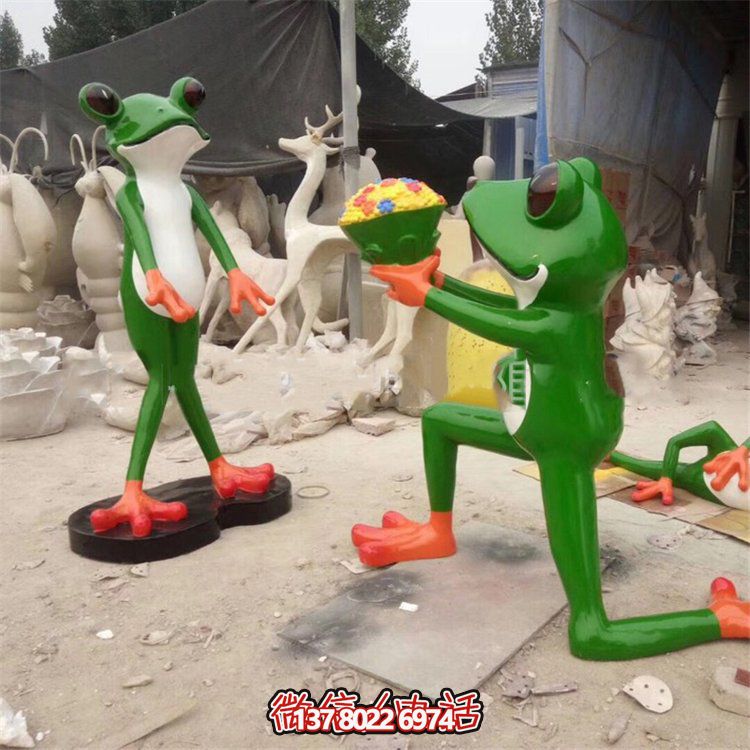 創(chuàng)意玻璃鋼青蛙雕塑，為景區(qū)帶來卡通新穎的景觀