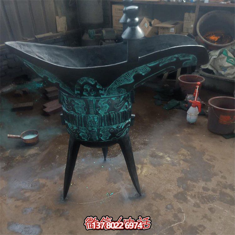 青銅仿古器皿，景觀雕塑擺放，點綴景區(qū)園林