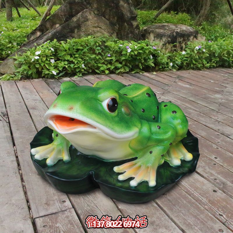 創(chuàng)意玻璃鋼青蛙雕塑，為廣場(chǎng)增添活力