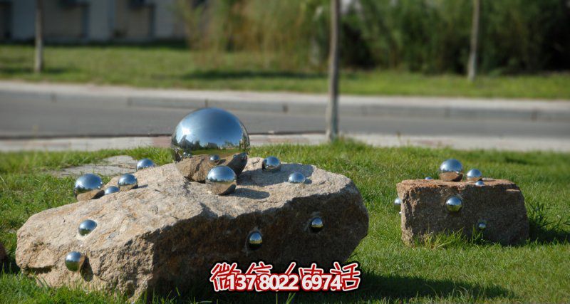 雕塑般的不銹鋼球體，帶給您不一樣的公園創(chuàng)意