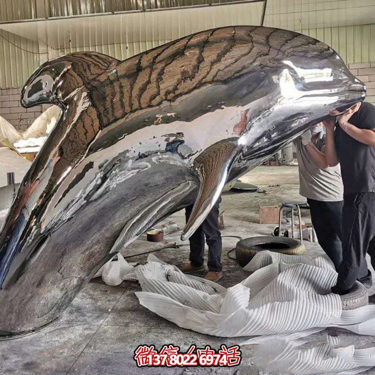 大型抽象鏡面不銹鋼鯨魚，展現(xiàn)室外精彩生活