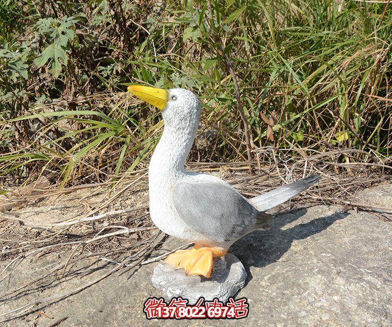 公園湖邊創(chuàng)意個性玻璃鋼仿真動物鴿子雕塑