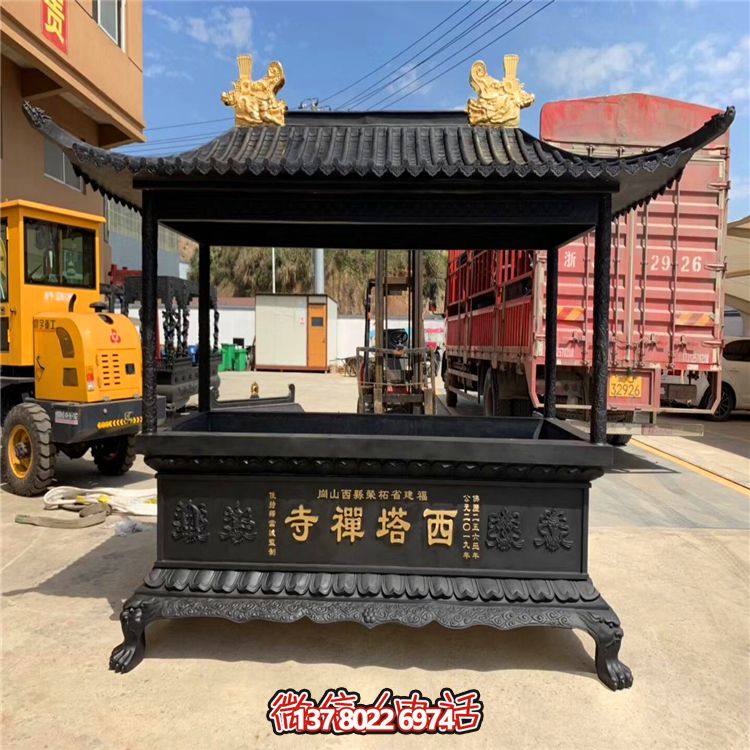 西塔禪寺鑄鐵漆金燒紙長(zhǎng)形香爐雕塑