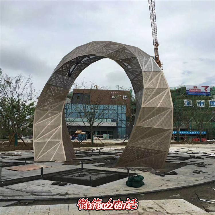 樓盤戶外水池?cái)[放不銹鋼創(chuàng)意拱門園林景觀雕塑